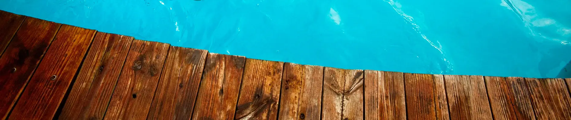 Piscine privee avec eau bleue