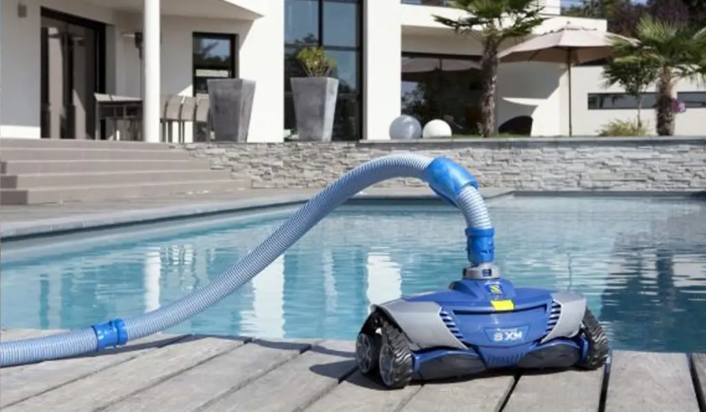 Robot hydraulique piscine branché sur aspiration